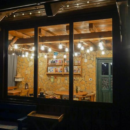 Bed and Breakfast Rose Hip Hill Farm Valea Tirnei Екстер'єр фото