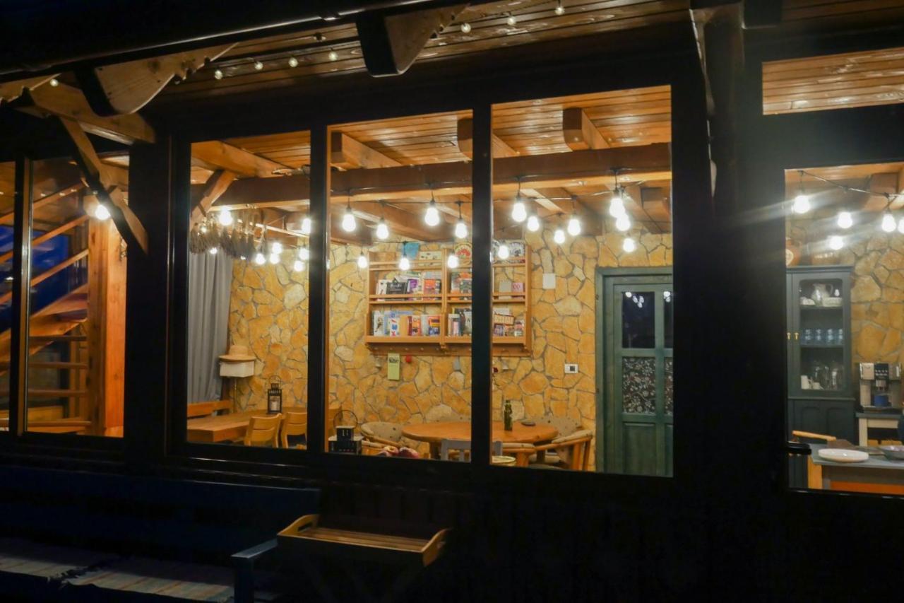 Bed and Breakfast Rose Hip Hill Farm Valea Tirnei Екстер'єр фото